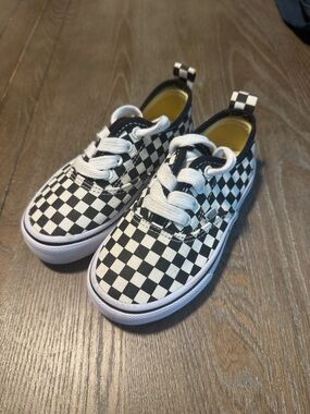 Kids Checkerboard Lace-Up Sneakers in Black/White